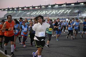 BIB: 52010, 5319, 0229, 812
                            <button type="button" onclick="openModal(10462502)" class="btn btn-primary btn-sm float-right btn-popup" data-toggle="modal" data-target=".modal-high-quality">
                        <i class="fas fa-shopping-cart"></i> Add to Cart
                    </button>
                                            <button type="button" onclick="isThisMe(10462502, true)" class="btn btn-success btn-sm float-right btn-popup btn-isme hidden" data-toggle="tooltip" data-placement="bottom" title="นี่คือรูปของคุณใช่ไหม คลิกที่นี่เพื่อเอาเข้าอัลบั้ม">
                        <i class="fas fa-plus"></i> Add to album
                    </button>
                    <button type="button" onclick="isThisMe(10462502, false)" class="btn btn-warning btn-sm float-right btn-popup btn-isnotme hidden">
                        <i class="fas fa-ban"></i> Remove from album
                    </button>